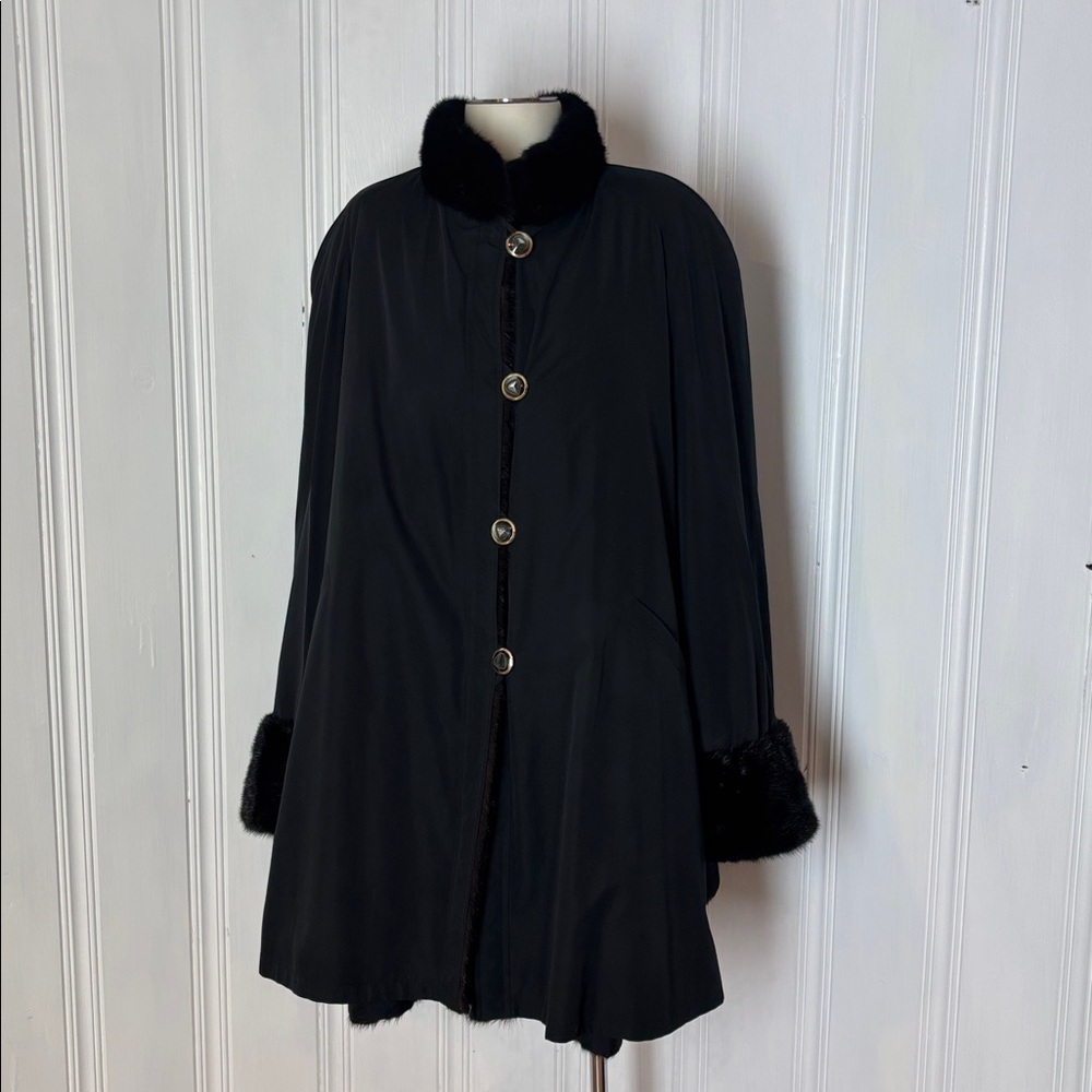 Vintage Reversible Mink Coat Dark Brown / Black (A-Line Cut). Estimated size 16. - Picture 8 of 12